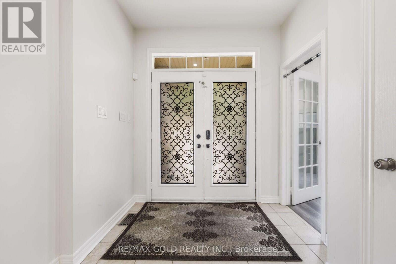 50 Northface Crescent, Brampton, Ontario  L6R 2Y2 - Photo 4 - W13701952