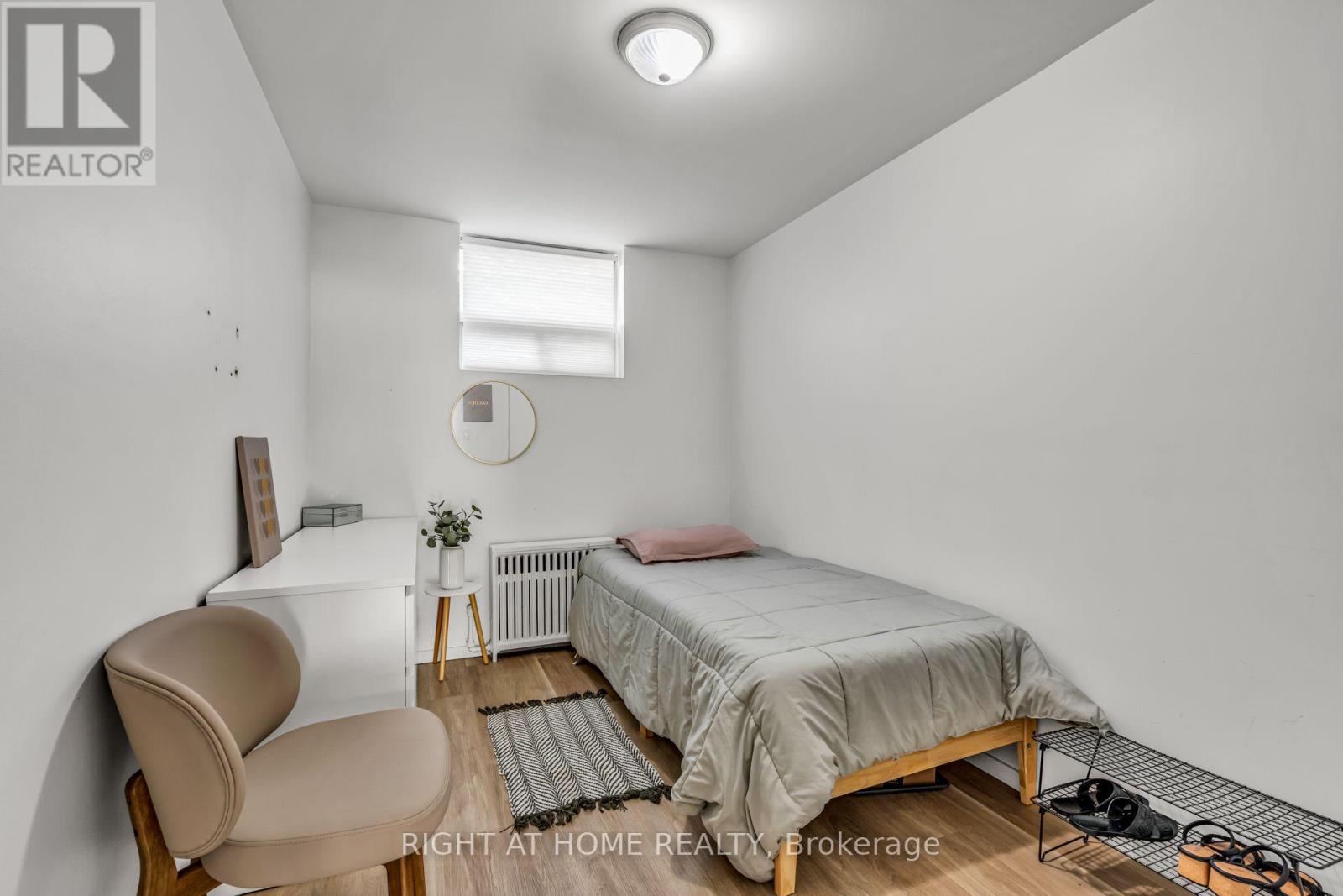 497 Nairn Avenue, Toronto, Ontario  M6E 4J2 - Photo 11 - W13702004