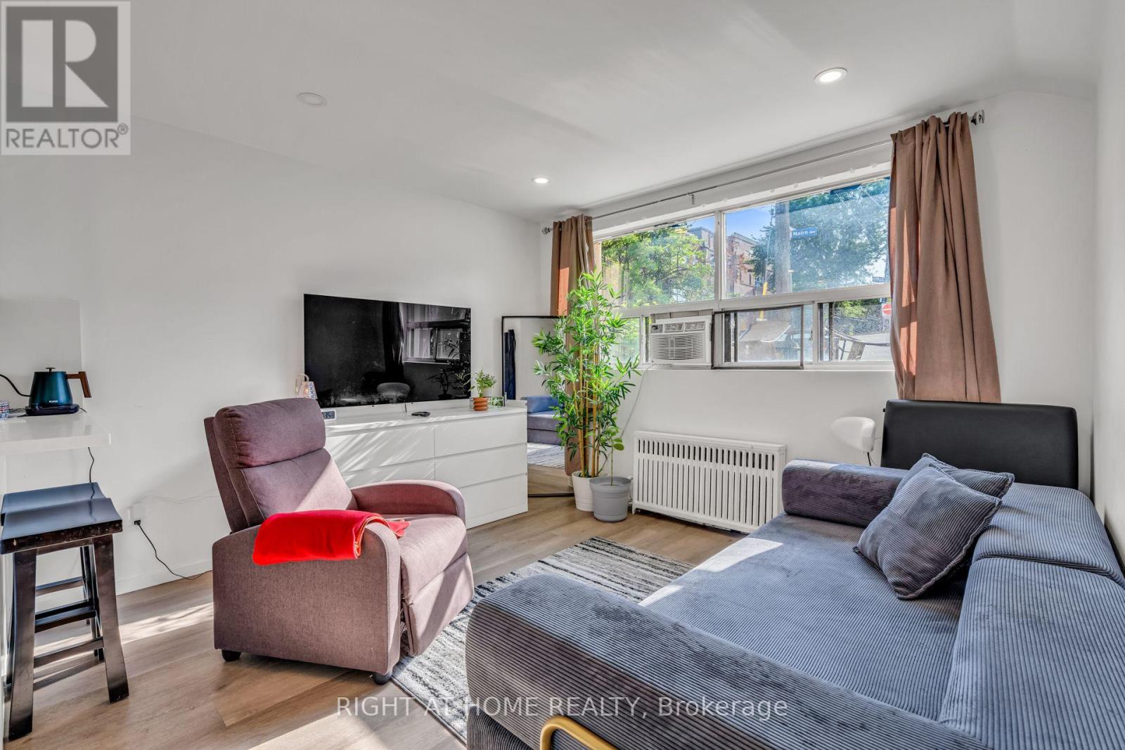 497 Nairn Avenue, Toronto, Ontario  M6E 4J2 - Photo 2 - W13702004