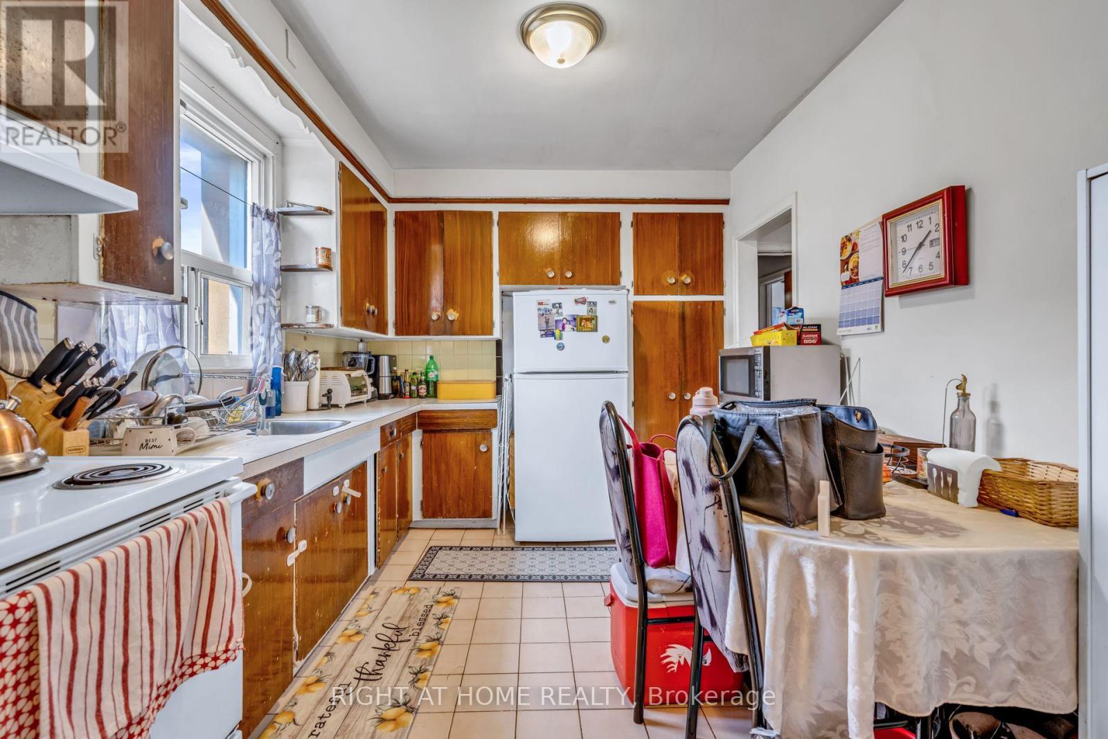 497 Nairn Avenue, Toronto, Ontario  M6E 4J2 - Photo 40 - W13702004