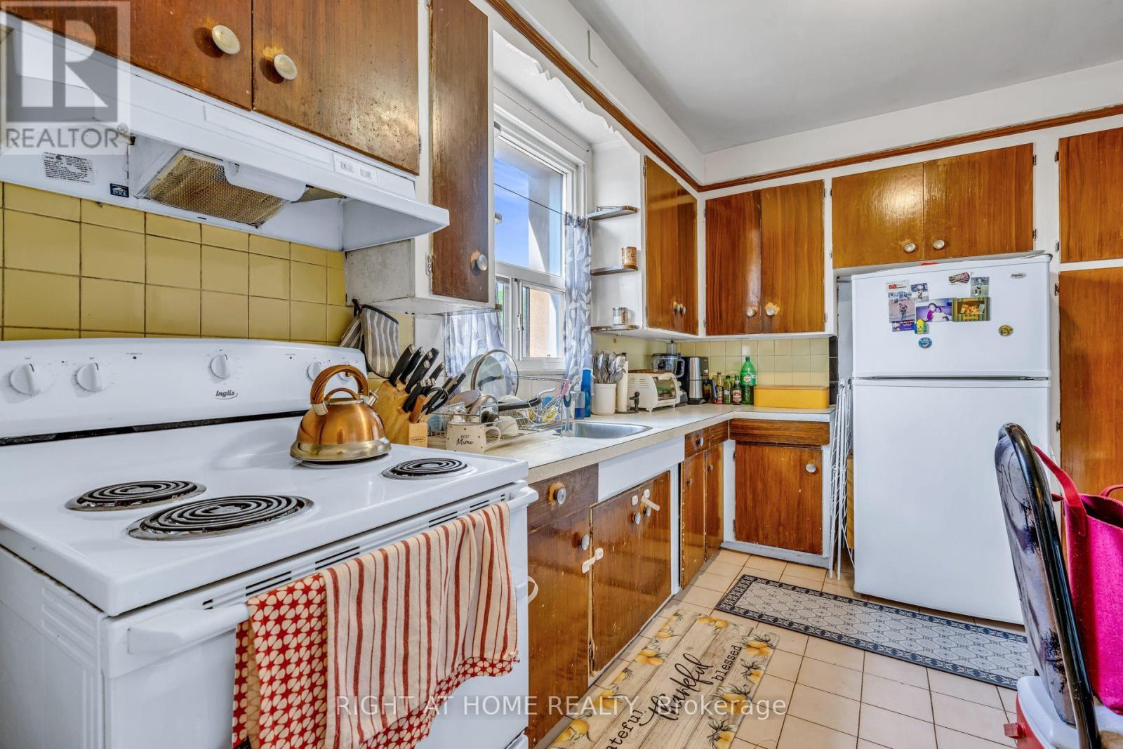 497 Nairn Avenue, Toronto, Ontario  M6E 4J2 - Photo 41 - W13702004