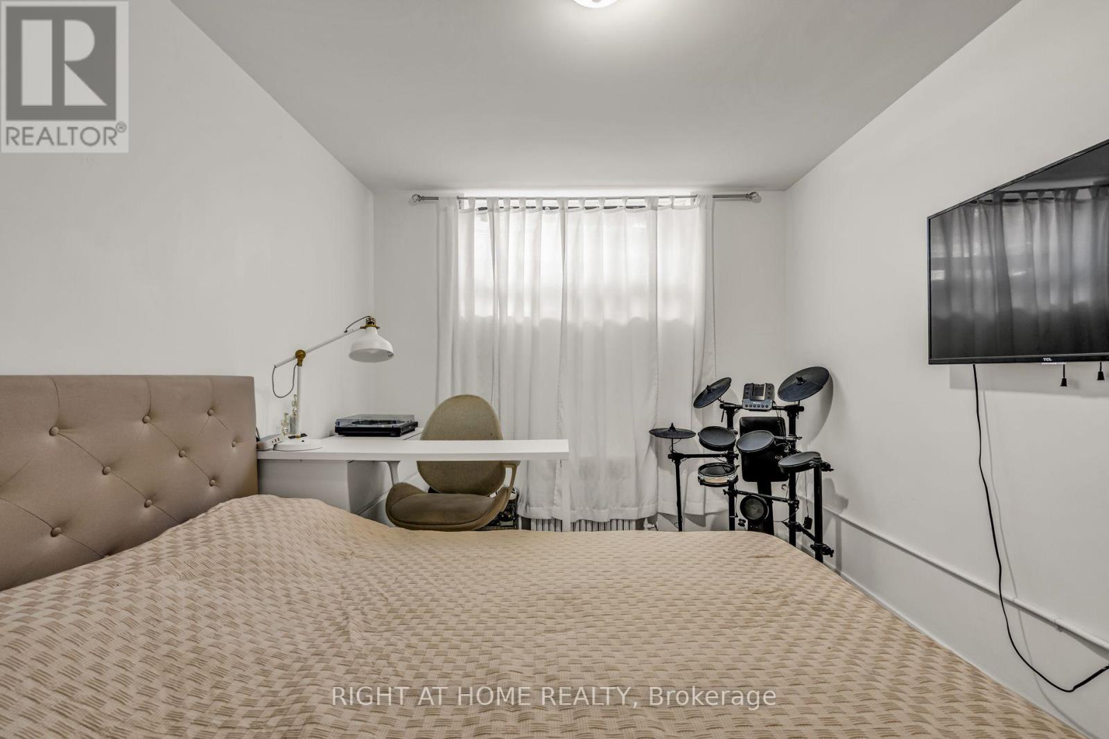 497 Nairn Avenue, Toronto, Ontario  M6E 4J2 - Photo 9 - W13702004