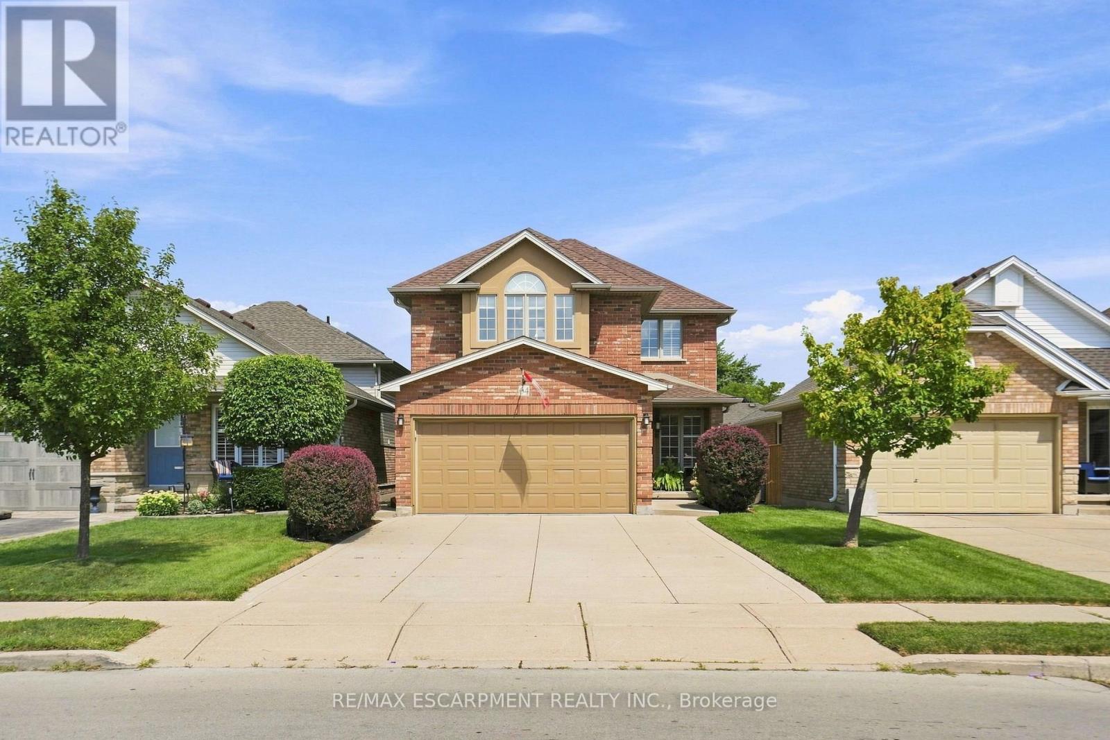 64 REDFERN AVENUE, Hamilton, Ontario