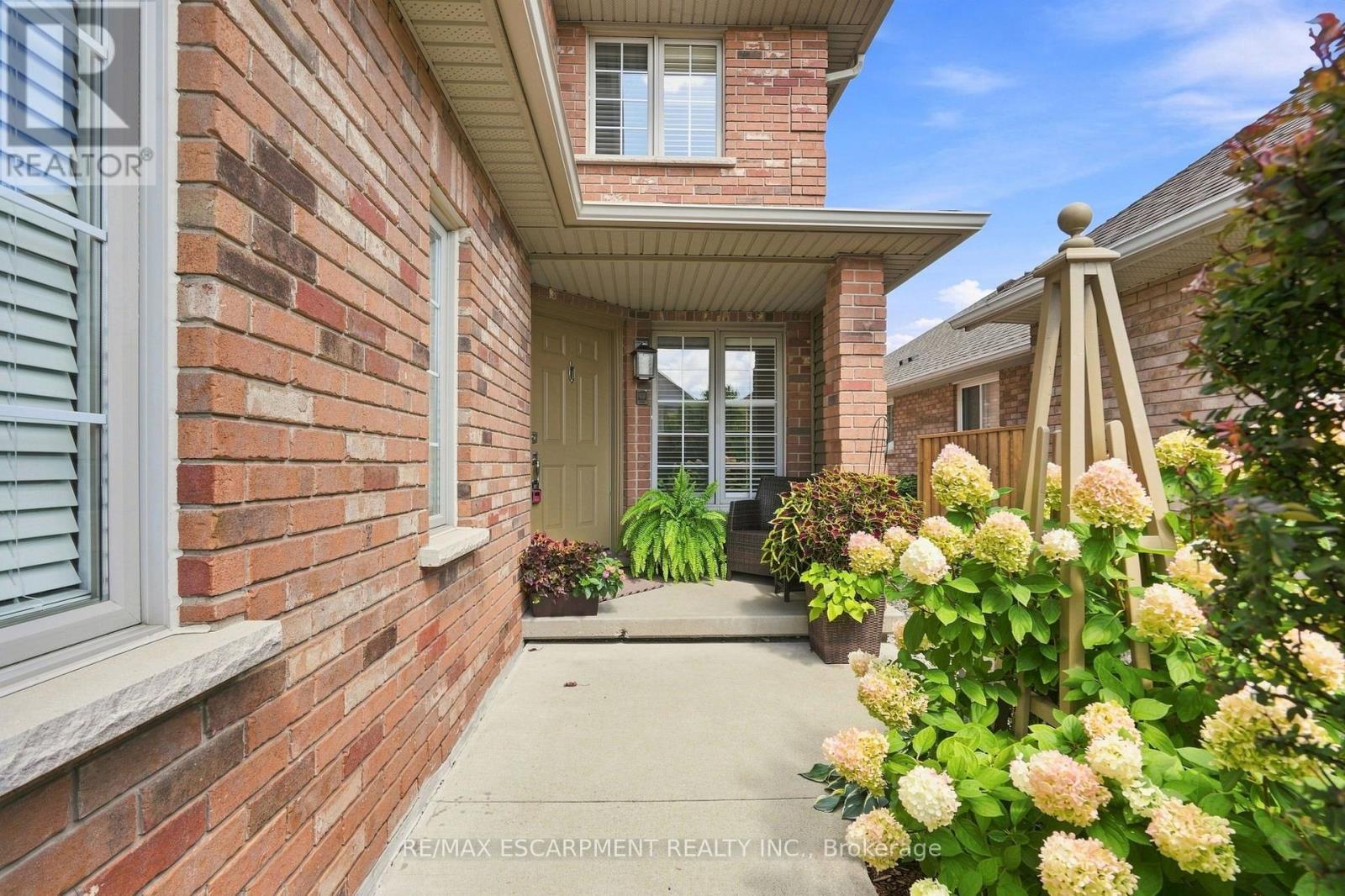 64 Redfern Avenue, Hamilton, Ontario  L9C 7S4 - Photo 3 - X13701918