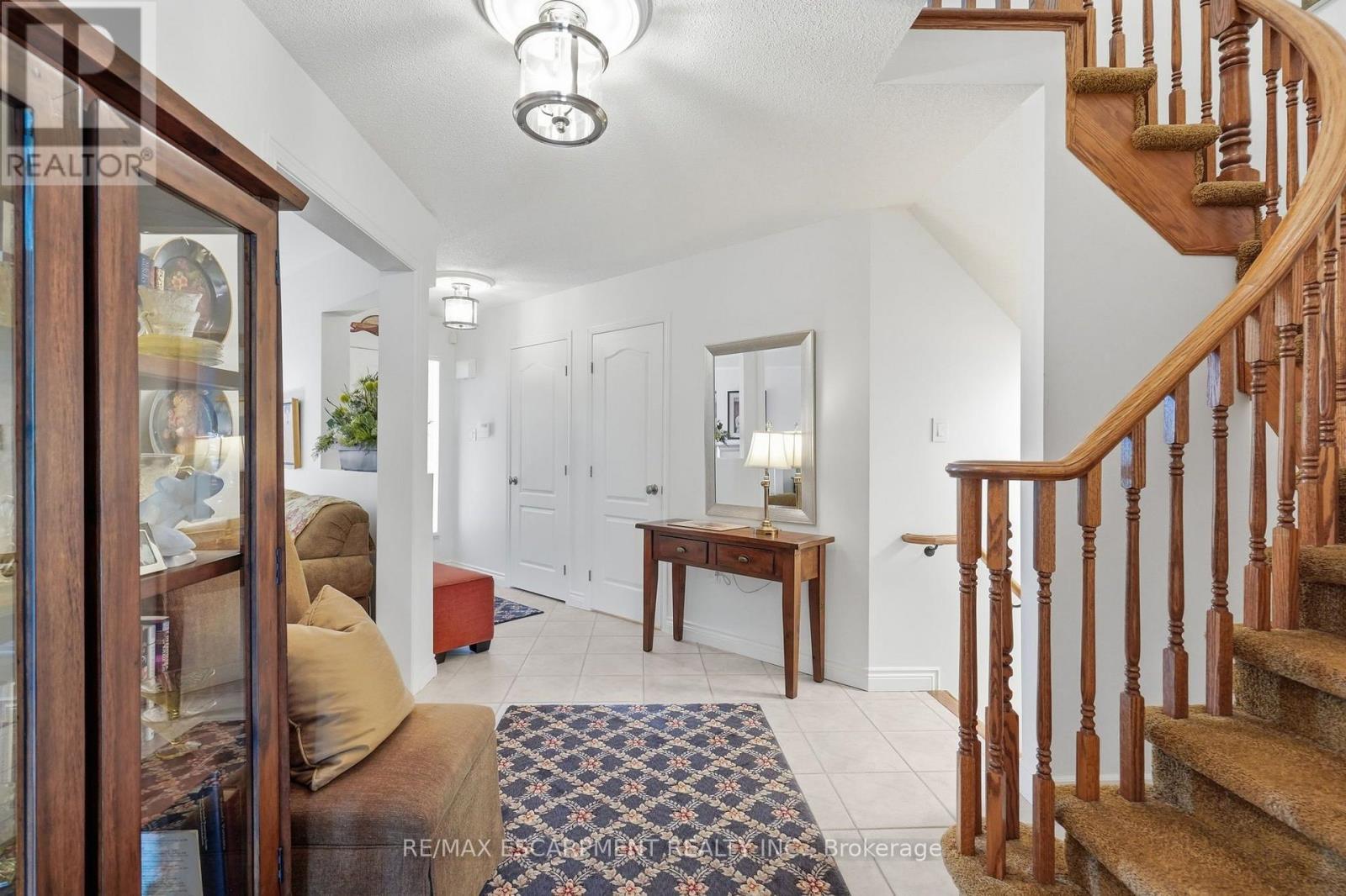 64 Redfern Avenue, Hamilton, Ontario  L9C 7S4 - Photo 7 - X13701918