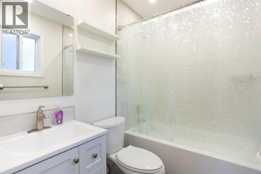 15 Southdale Bay SW, Calgary, Alberta  T2W 1W1 - Photo 20 - A2331756
