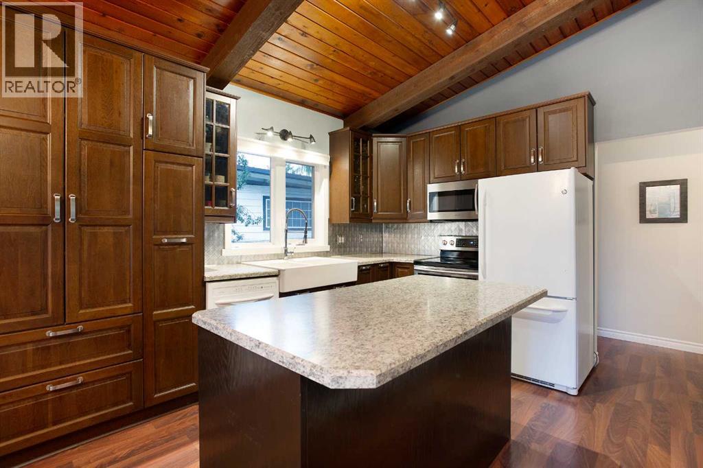 15 Southdale Bay SW, Calgary, Alberta  T2W 1W1 - Photo 12 - A2331756