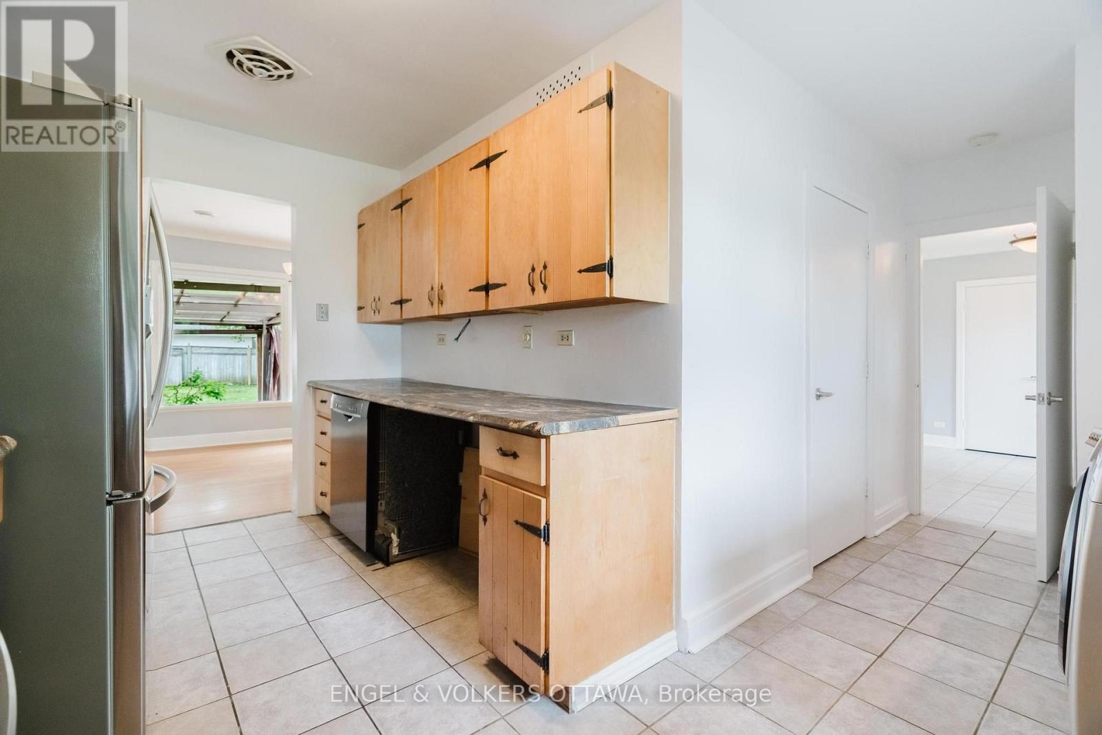 1994 Carling Avenue, Ottawa, Ontario  K2A 1G1 - Photo 12 - X13702066
