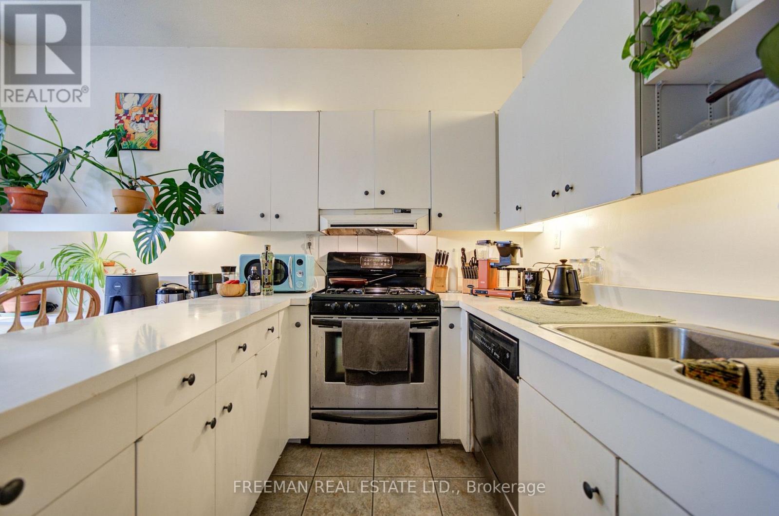 46 Brunswick Avenue, Toronto, Ontario  M5S 2L7 - Photo 10 - C13702142
