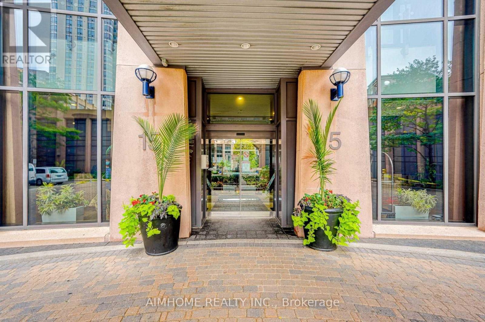 2224 - 15 Northtown Way, Toronto, Ontario M2N 7A2 - Photo 2 - C13702148