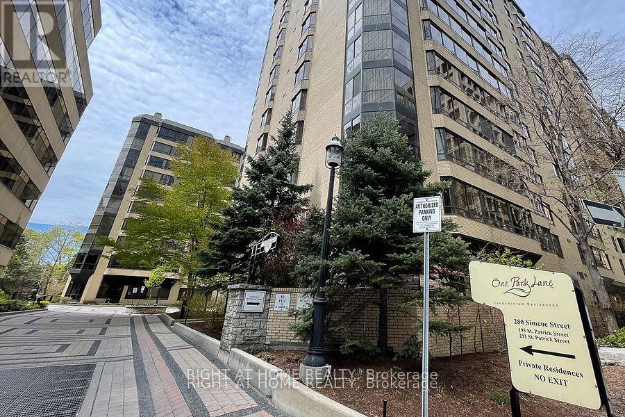 404 - 280 SIMCOE STREET, Toronto, Ontario