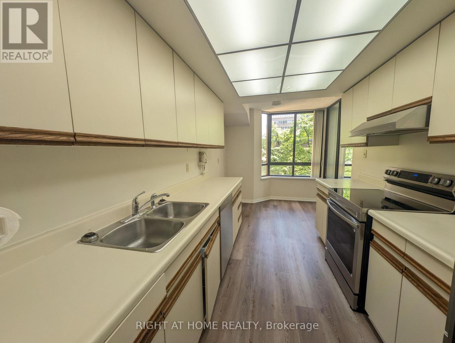 404 - 280 Simcoe Street, Toronto, Ontario  M5T 2Y5 - Photo 10 - C13702150