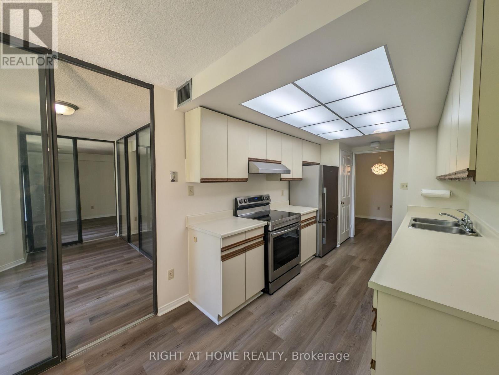 404 - 280 Simcoe Street, Toronto, Ontario  M5T 2Y5 - Photo 12 - C13702150