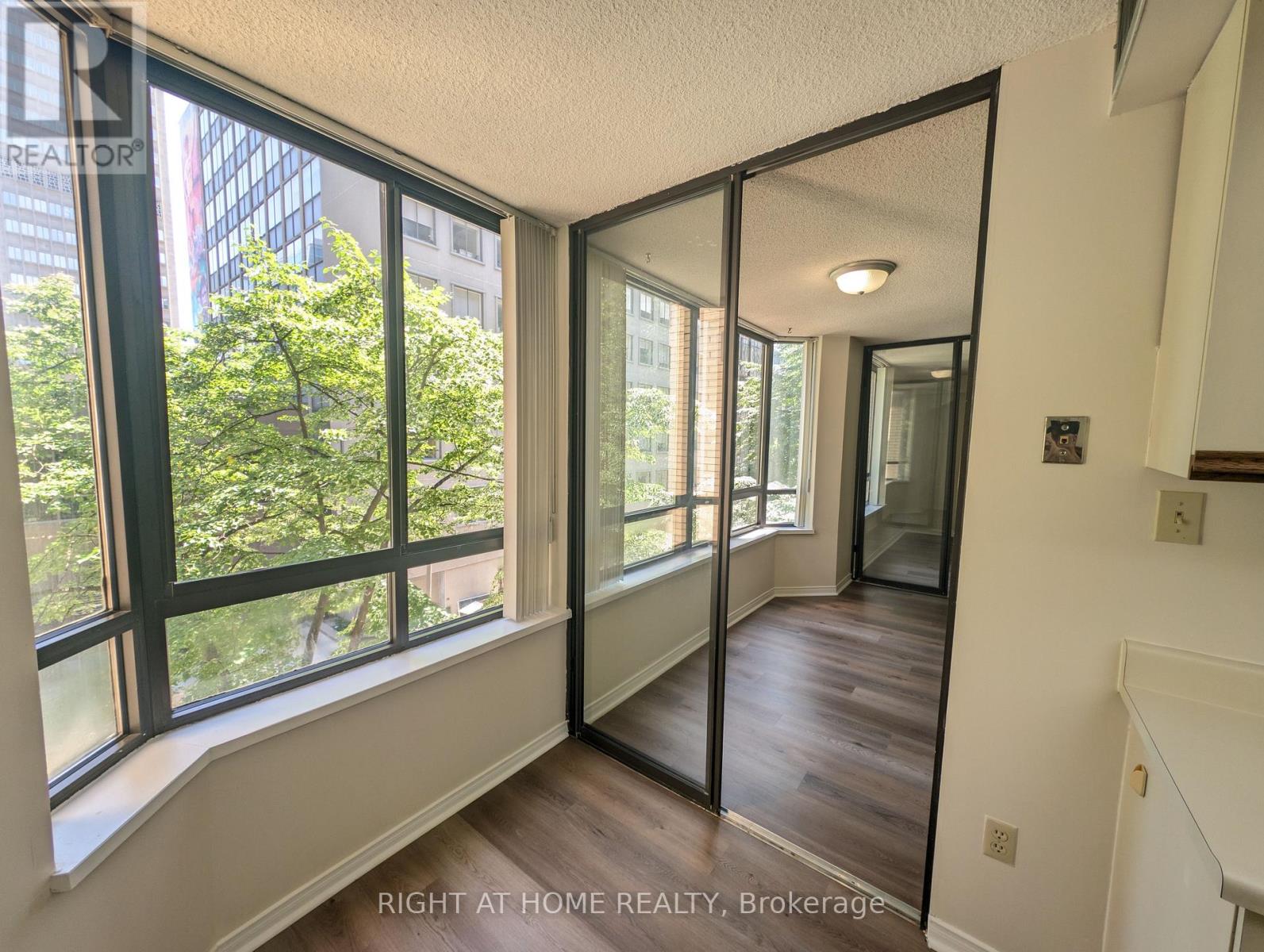 404 - 280 Simcoe Street, Toronto, Ontario  M5T 2Y5 - Photo 17 - C13702150