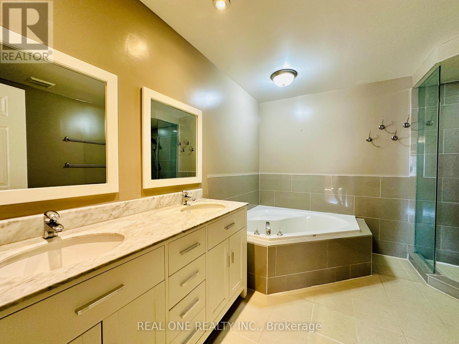 104 Revelstoke Crescent, Richmond Hill, Ontario L4B 4T4 - Photo 14 - N13702076