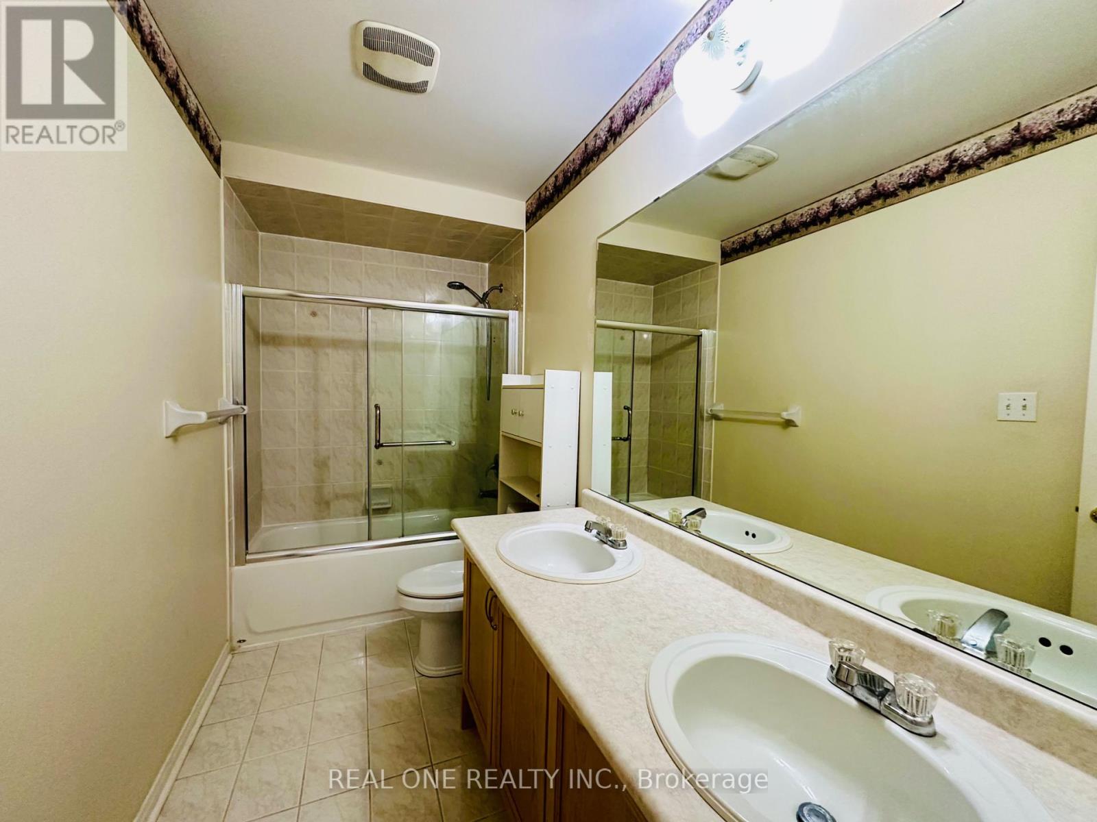 104 Revelstoke Crescent, Richmond Hill, Ontario L4B 4T4 - Photo 18 - N13702076