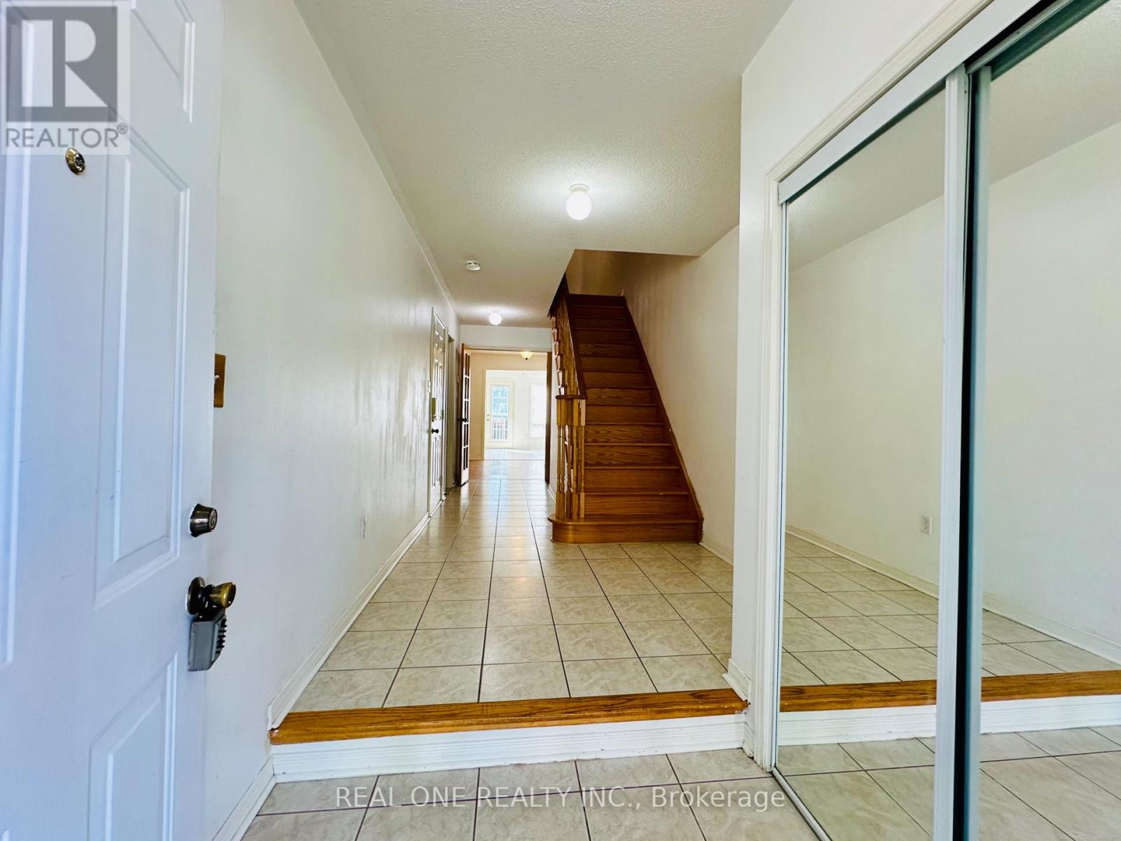 104 Revelstoke Crescent, Richmond Hill, Ontario L4B 4T4 - Photo 3 - N13702076