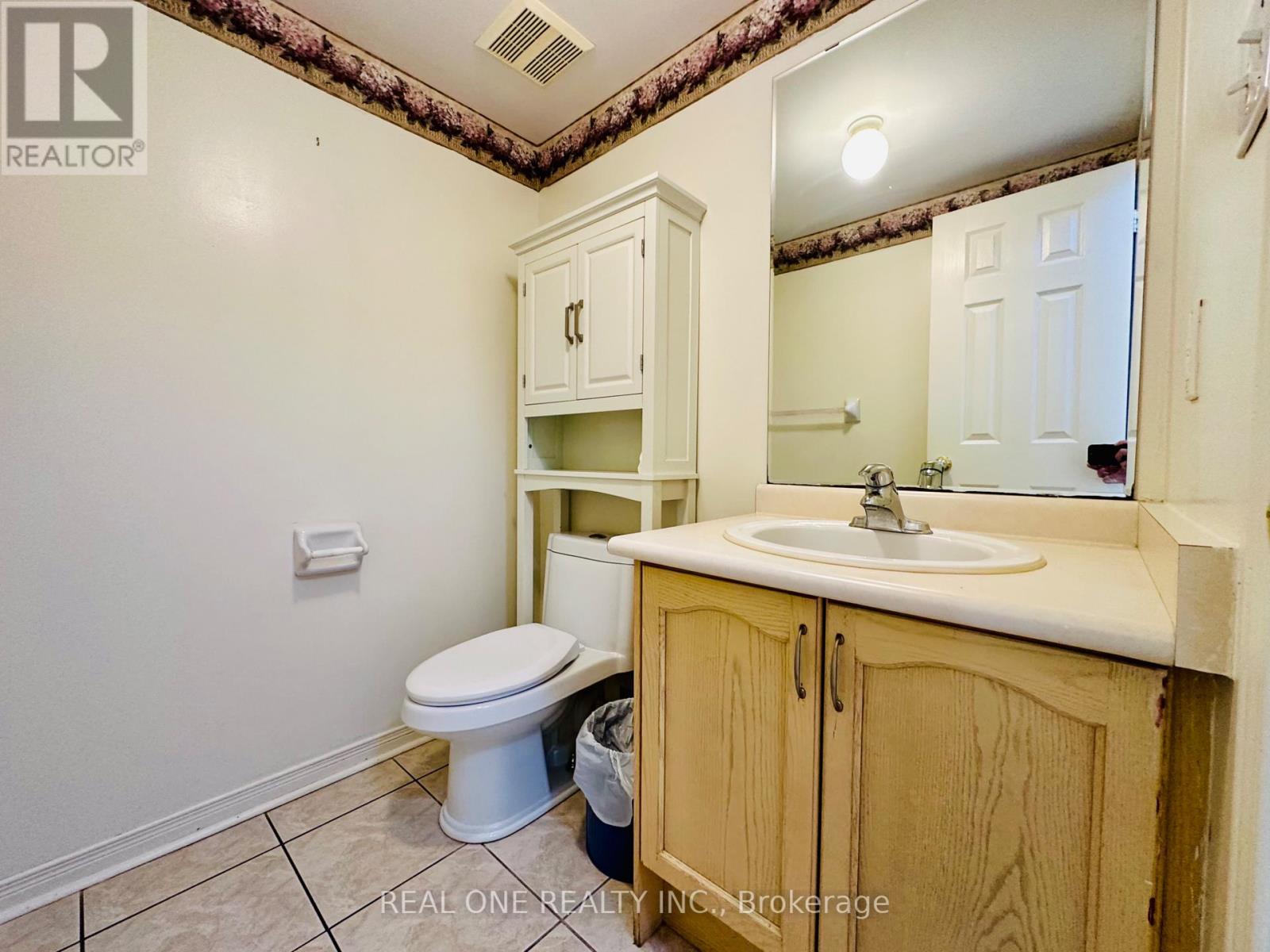 104 Revelstoke Crescent, Richmond Hill, Ontario L4B 4T4 - Photo 4 - N13702076
