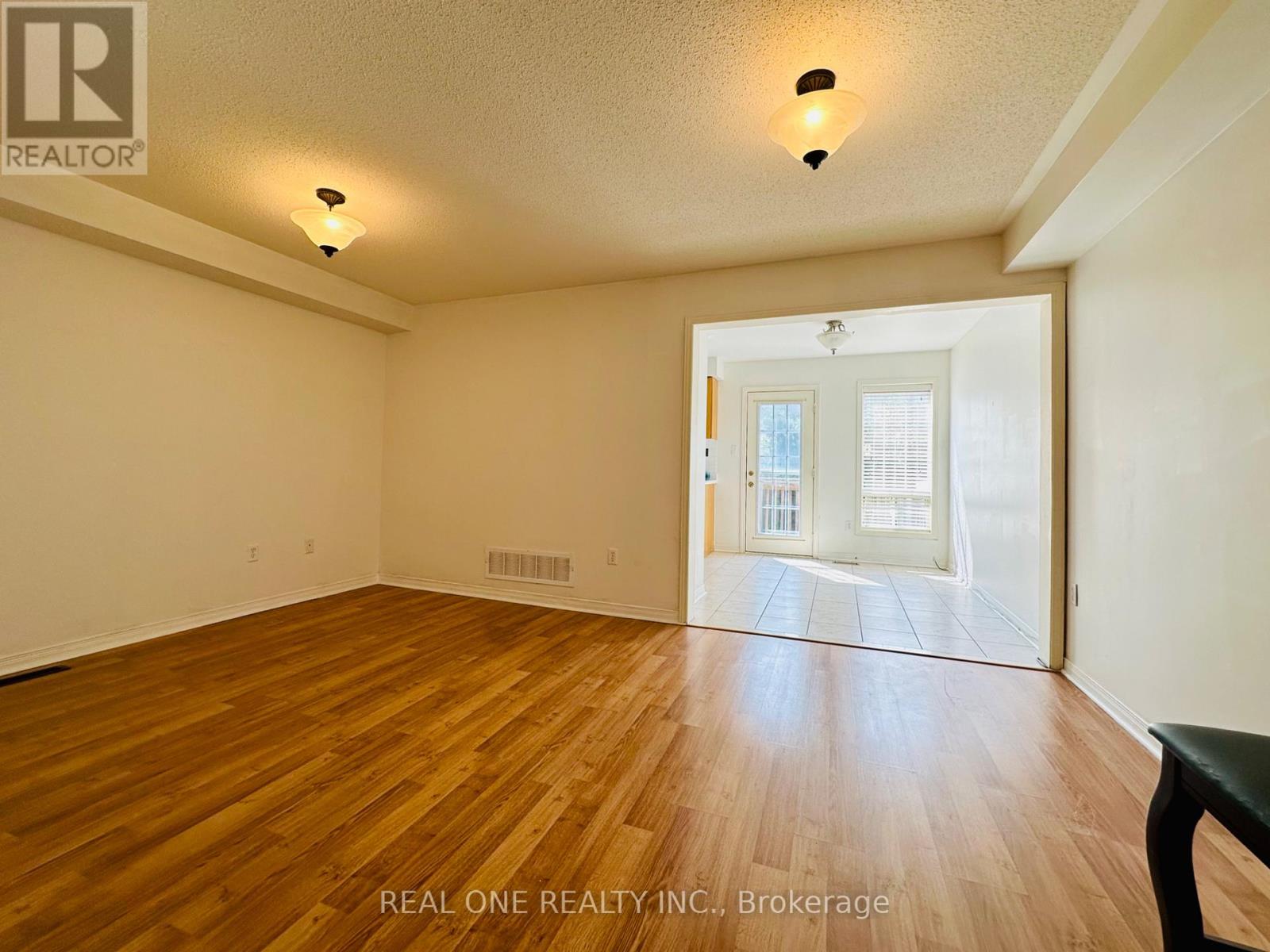 104 Revelstoke Crescent, Richmond Hill, Ontario L4B 4T4 - Photo 5 - N13702076