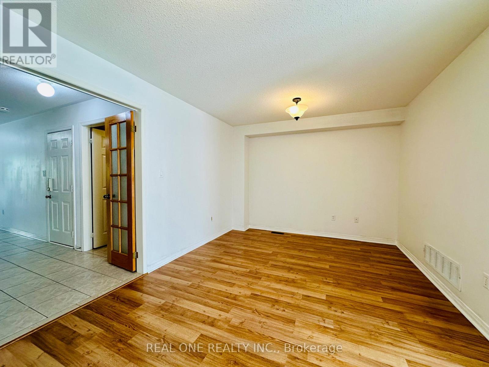 104 Revelstoke Crescent, Richmond Hill, Ontario L4B 4T4 - Photo 6 - N13702076