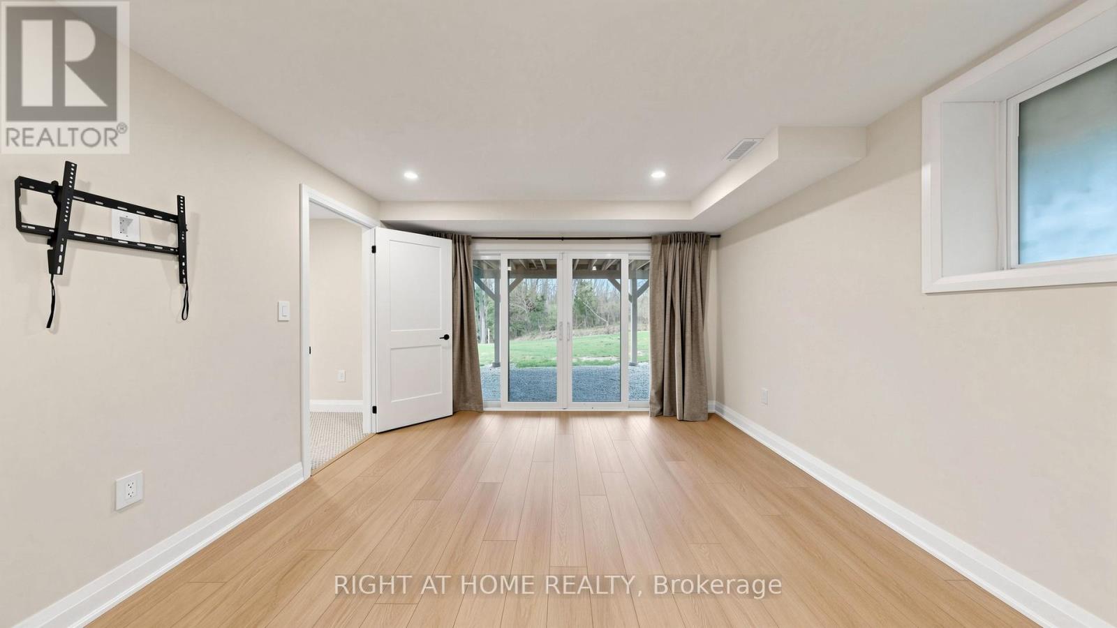14 Dixon Court, Barrie (Painswick North), Ontario  L4N 7H1 - Photo 38 - S13702140