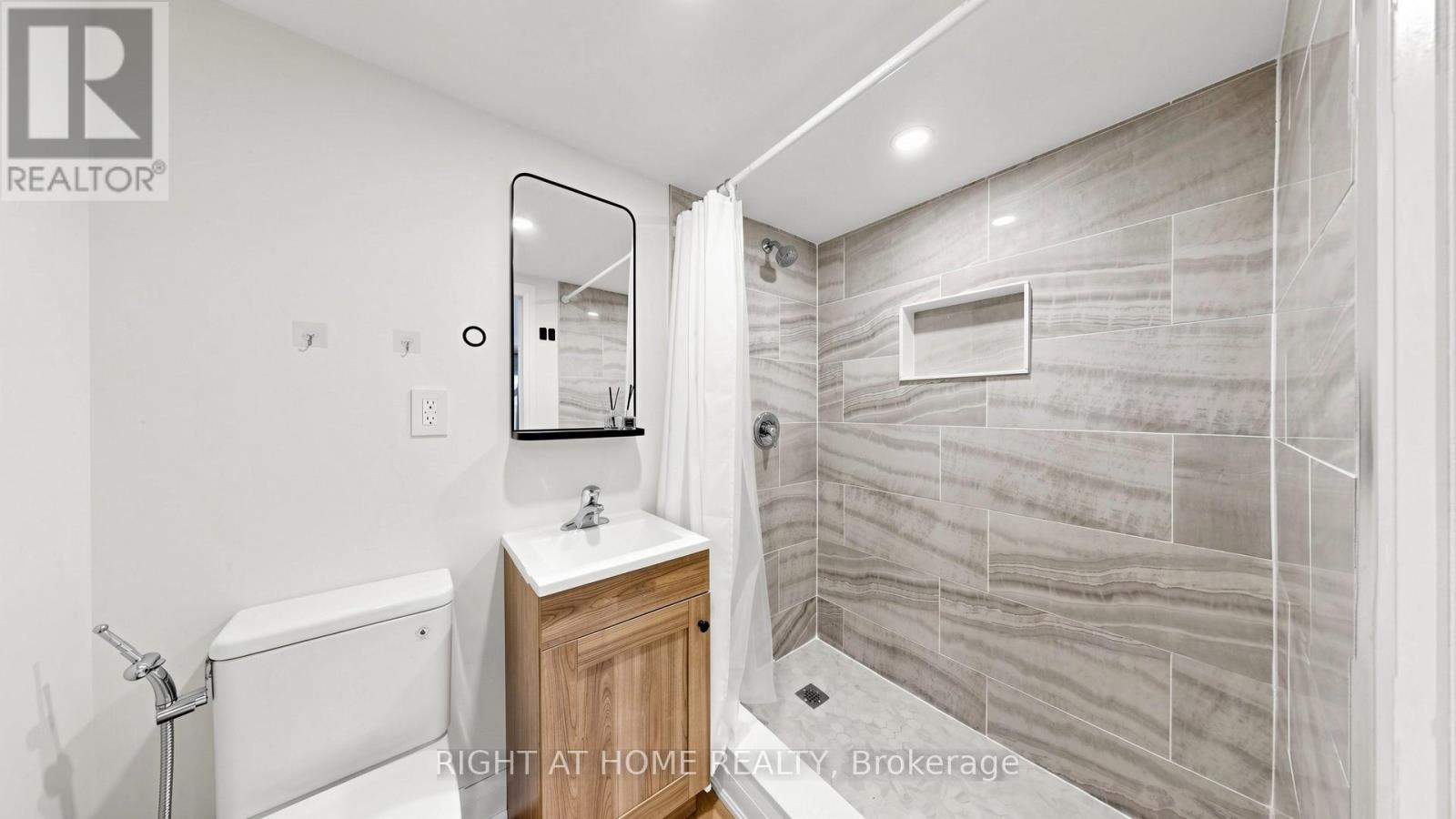 14 Dixon Court, Barrie (Painswick North), Ontario  L4N 7H1 - Photo 39 - S13702140