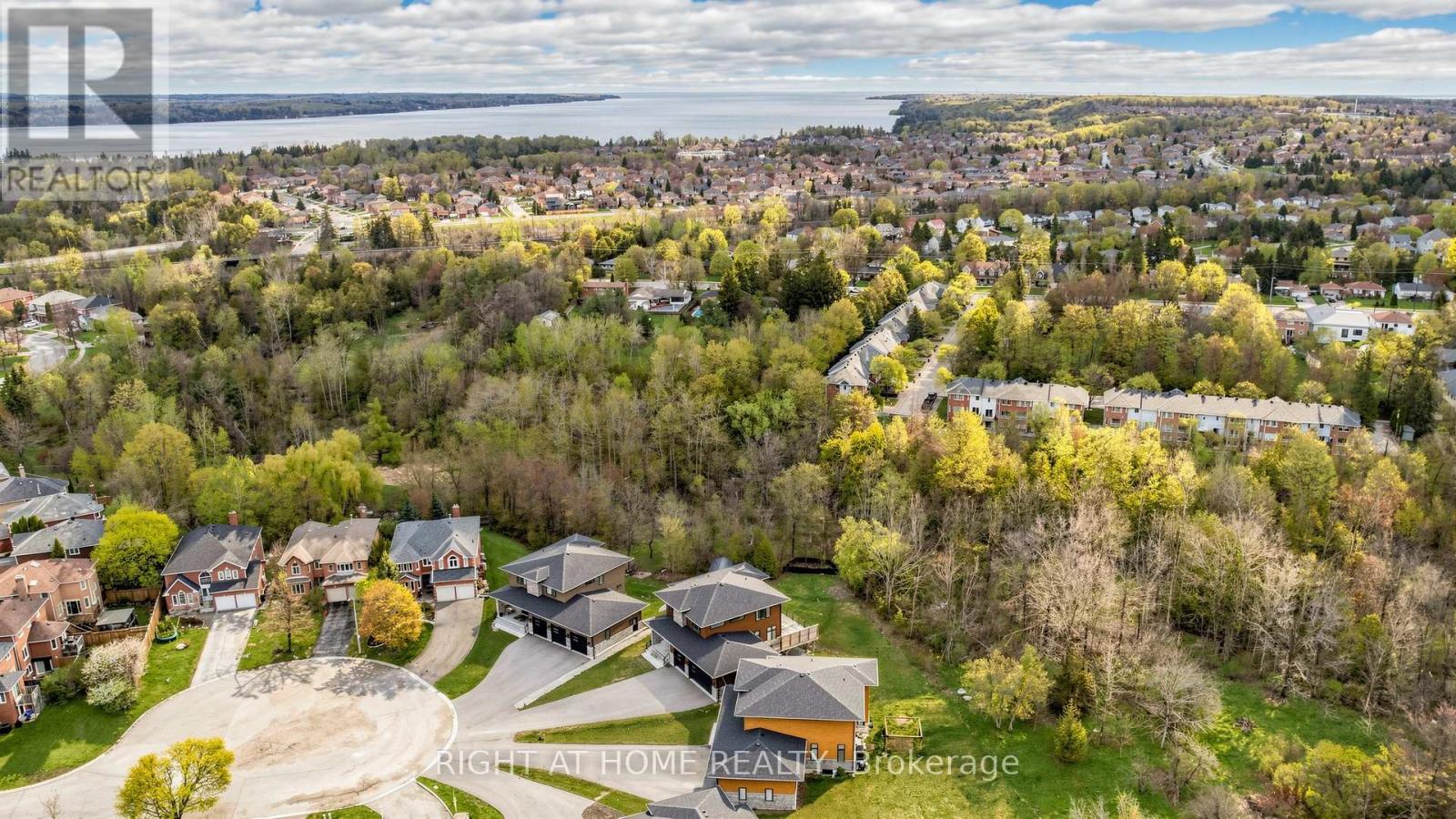 14 Dixon Court, Barrie (Painswick North), Ontario  L4N 7H1 - Photo 49 - S13702140