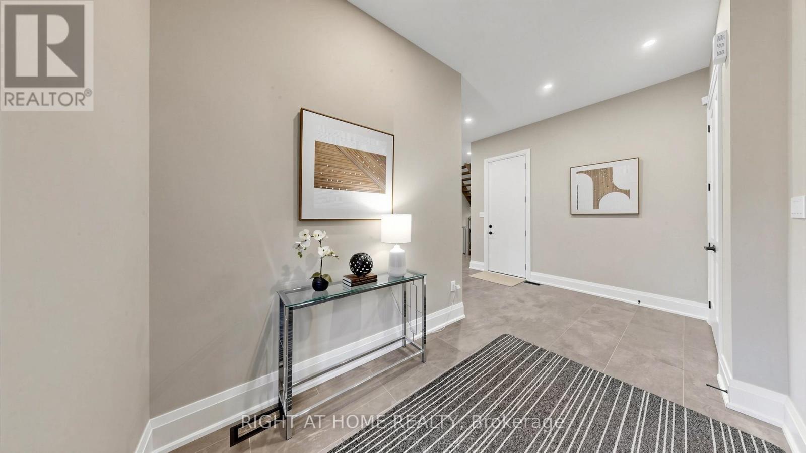 14 Dixon Court, Barrie (Painswick North), Ontario  L4N 7H1 - Photo 5 - S13702140