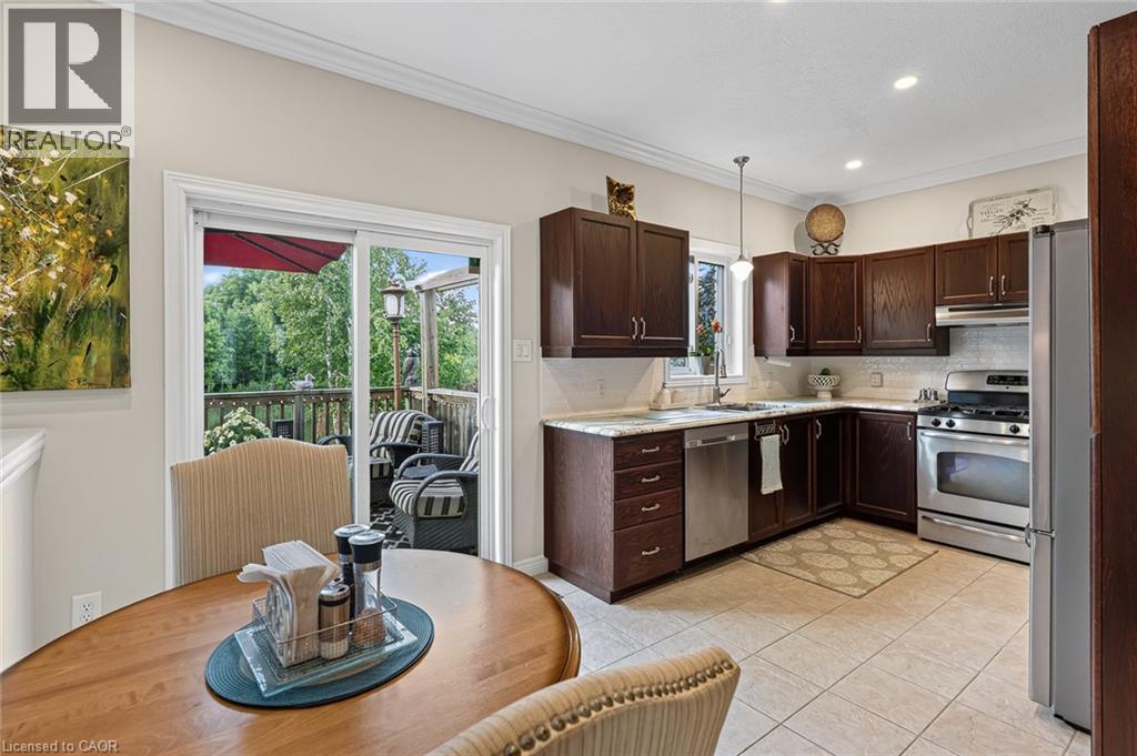209 Munnoch Boulevard, Woodstock, Ontario  N4T 1V7 - Photo 3 - 40857520