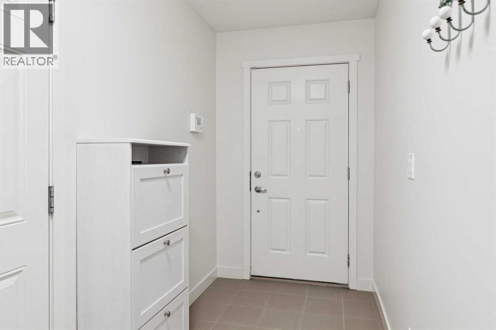 206 Nolanfield Villas NW, Calgary, Alberta  T3R 0T9 - Photo 2 - A2338860