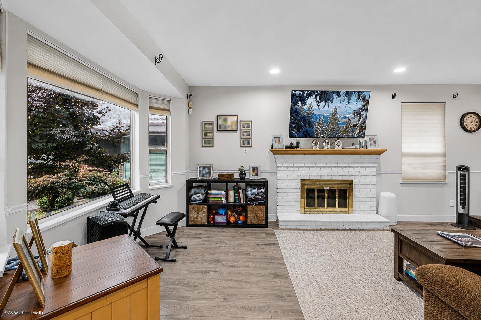 16375 Middleglen Place, Surrey, British Columbia  V4N 1X7 - Photo 5 - R3157608