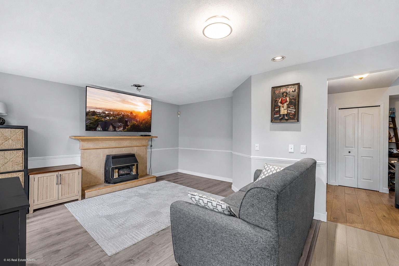 16375 Middleglen Place, Surrey, British Columbia  V4N 1X7 - Photo 13 - R3157608