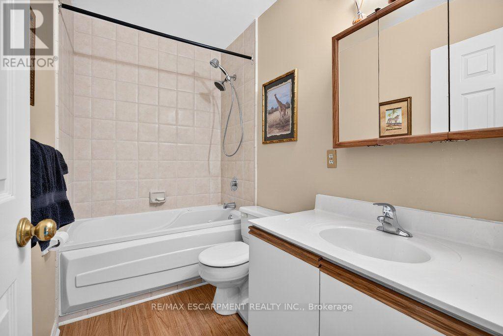 8 - 2136 Old Lakeshore Road, Burlington, Ontario  L7R 1A3 - Photo 25 - W13702018