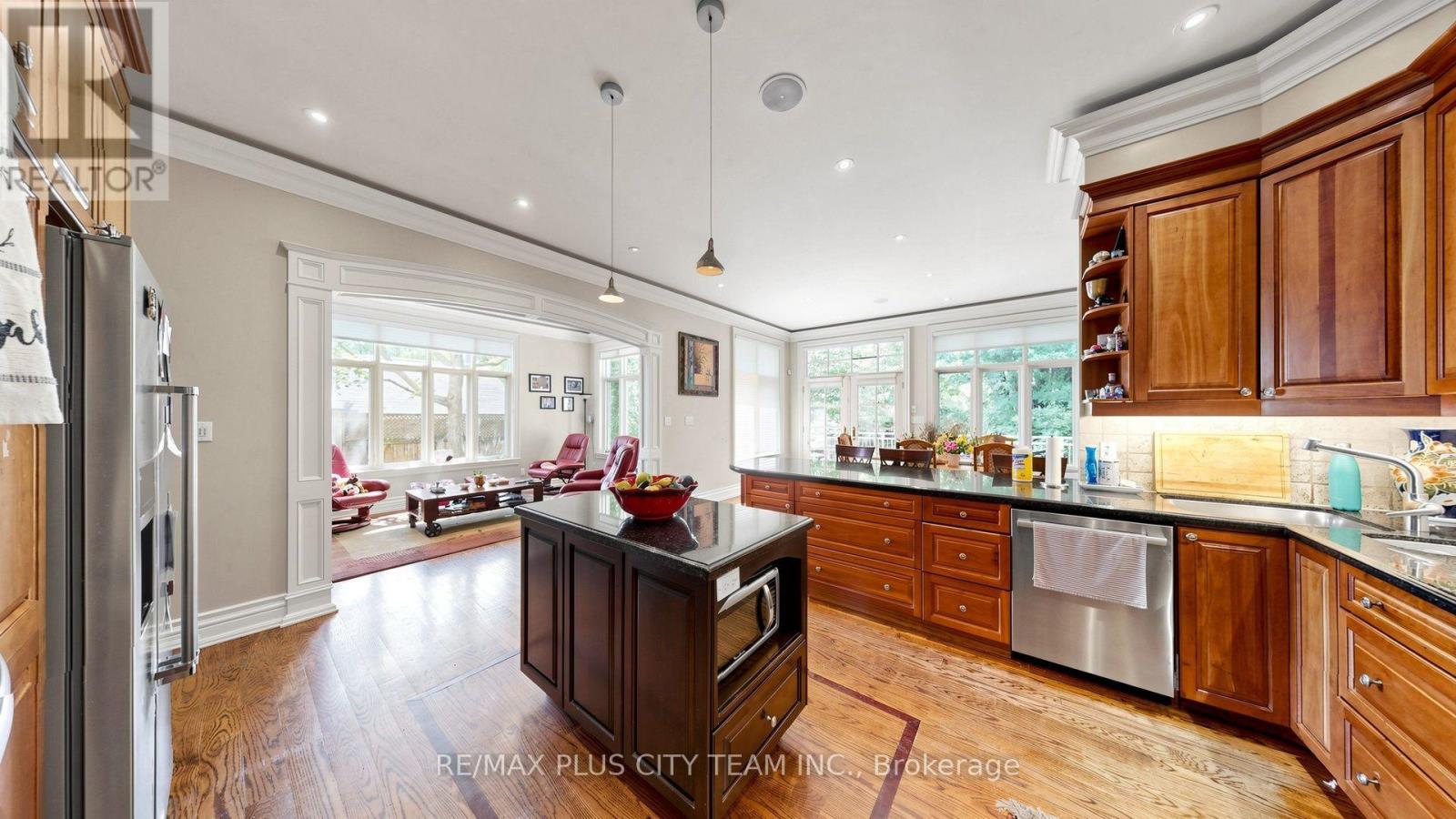 50 Bonnyview Drive, Toronto, Ontario  M8Y 3G6 - Photo 10 - W13702028