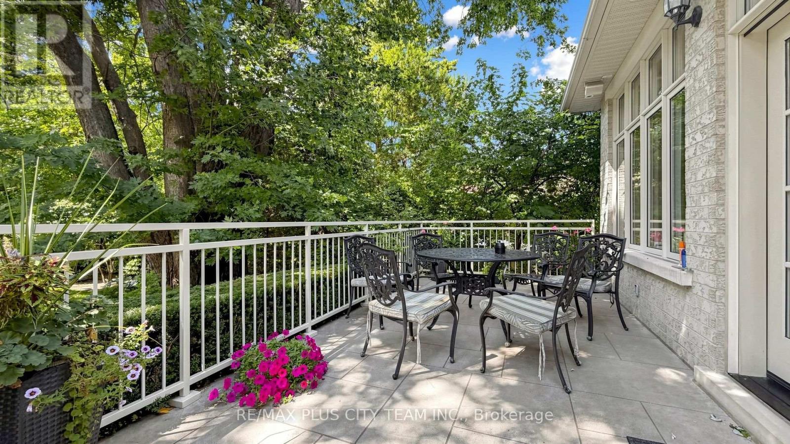 50 Bonnyview Drive, Toronto, Ontario  M8Y 3G6 - Photo 12 - W13702028