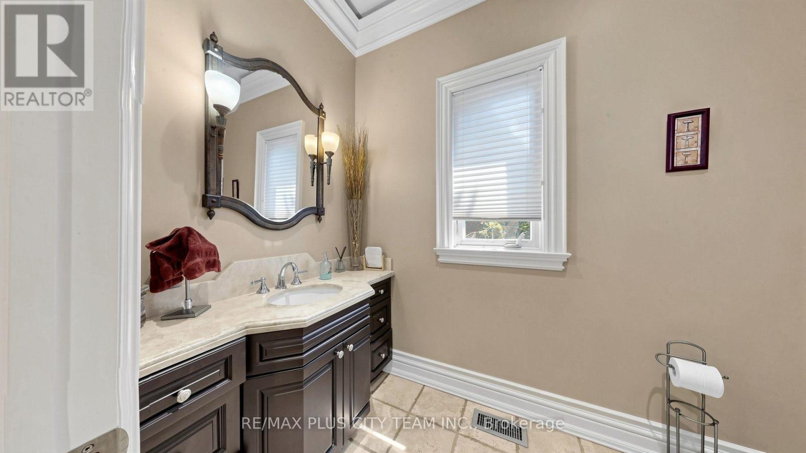 50 Bonnyview Drive, Toronto, Ontario  M8Y 3G6 - Photo 13 - W13702028