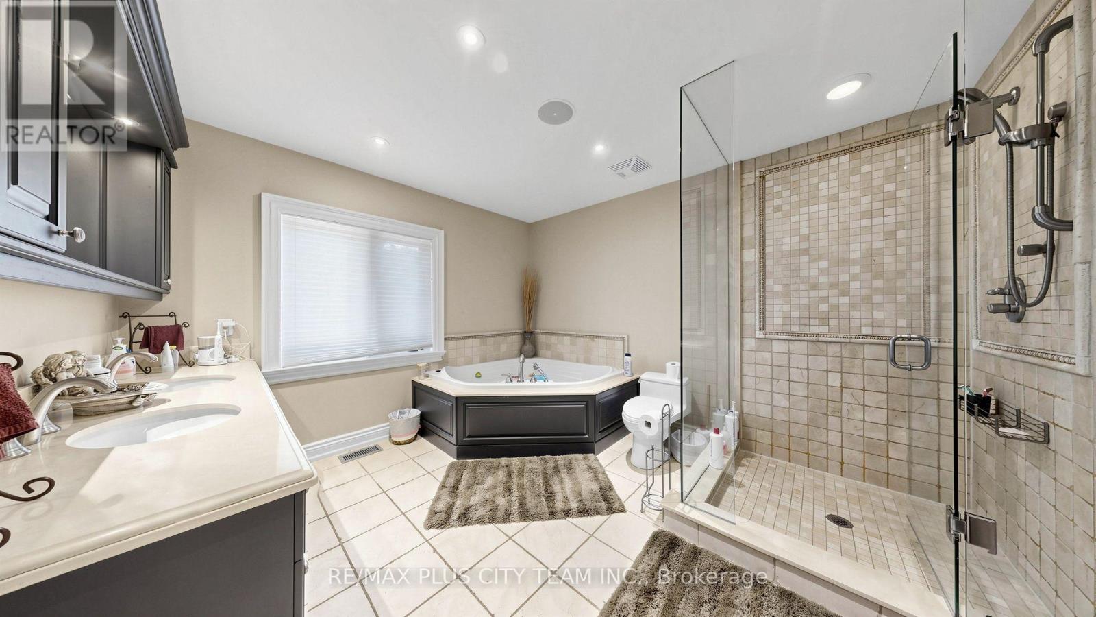 50 Bonnyview Drive, Toronto, Ontario  M8Y 3G6 - Photo 19 - W13702028