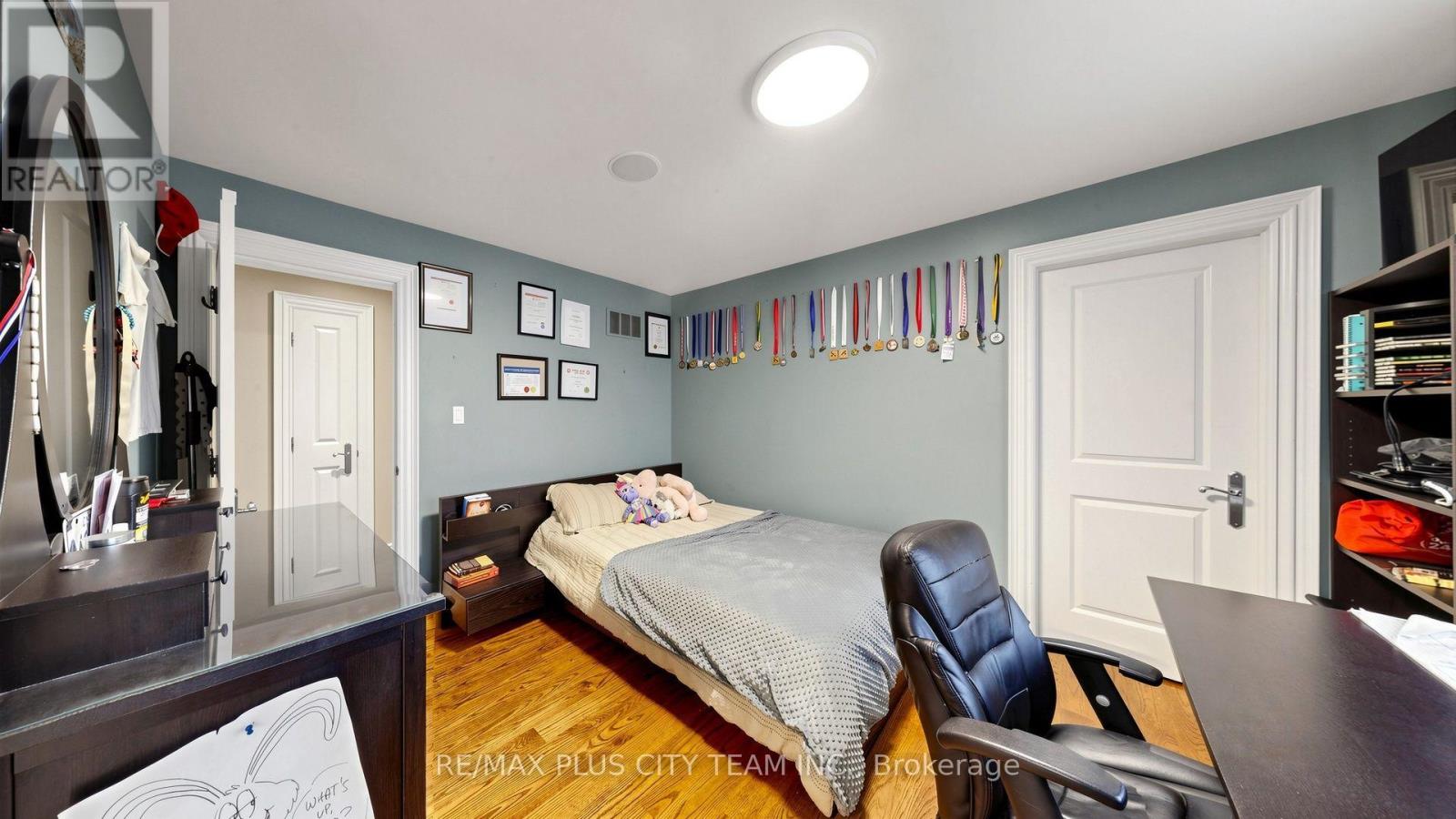 50 Bonnyview Drive, Toronto, Ontario  M8Y 3G6 - Photo 25 - W13702028