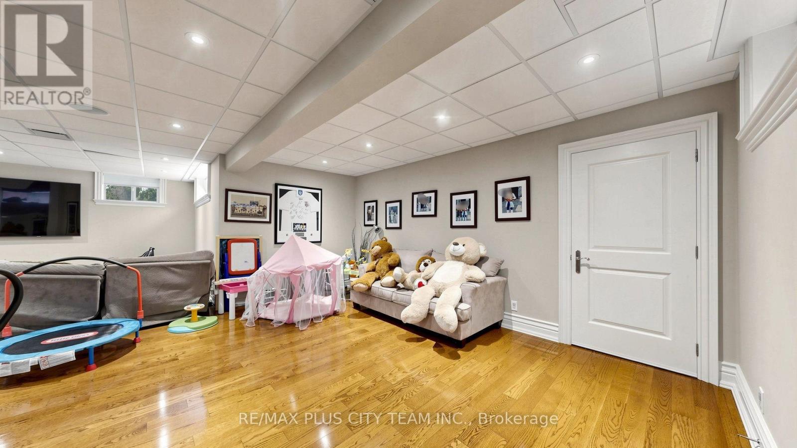 50 Bonnyview Drive, Toronto, Ontario  M8Y 3G6 - Photo 33 - W13702028