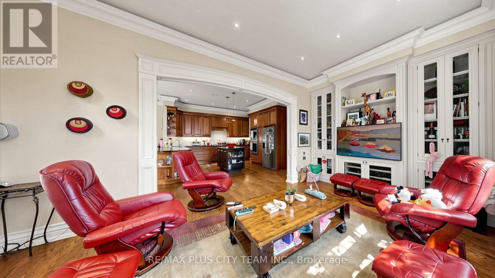 50 Bonnyview Drive, Toronto, Ontario  M8Y 3G6 - Photo 7 - W13702028