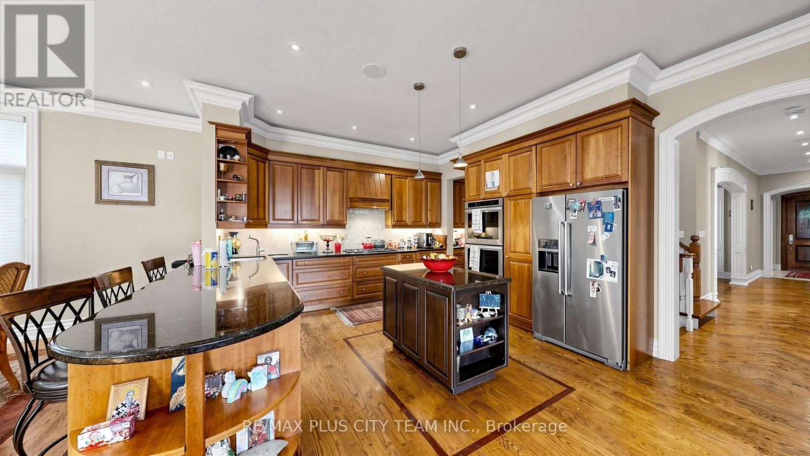 50 Bonnyview Drive, Toronto, Ontario  M8Y 3G6 - Photo 8 - W13702028