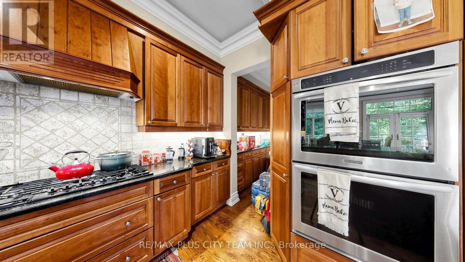 50 Bonnyview Drive, Toronto, Ontario  M8Y 3G6 - Photo 9 - W13702028