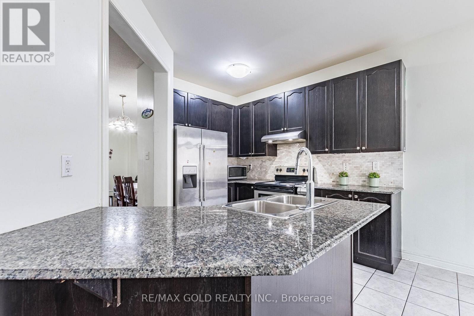 49 Baby Pointe Trail, Brampton, Ontario L7A 0W3 - Photo 17 - W13702032