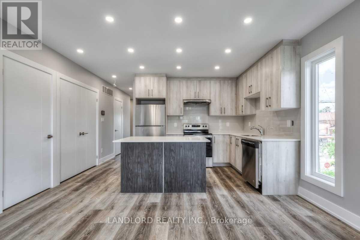 3 - 53 Rockcliffe Boulevard, Toronto, Ontario M6N 4R3 - Photo 2 - W13702038
