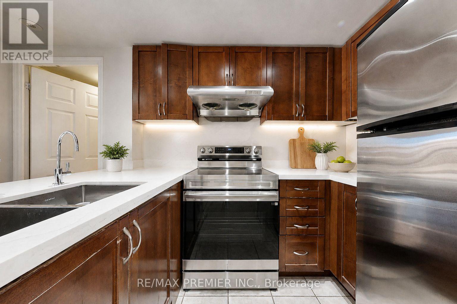 2046 - 3033 Finch Avenue W, Toronto, Ontario M9M 0A3 - Photo 3 - W13702040