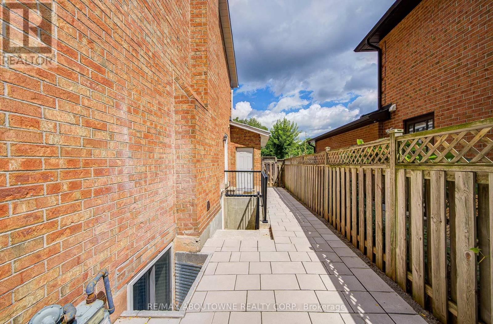 Lower - 1108 Notley Crescent, Oakville, Ontario L6M 1H4 - Photo 9 - W13702046