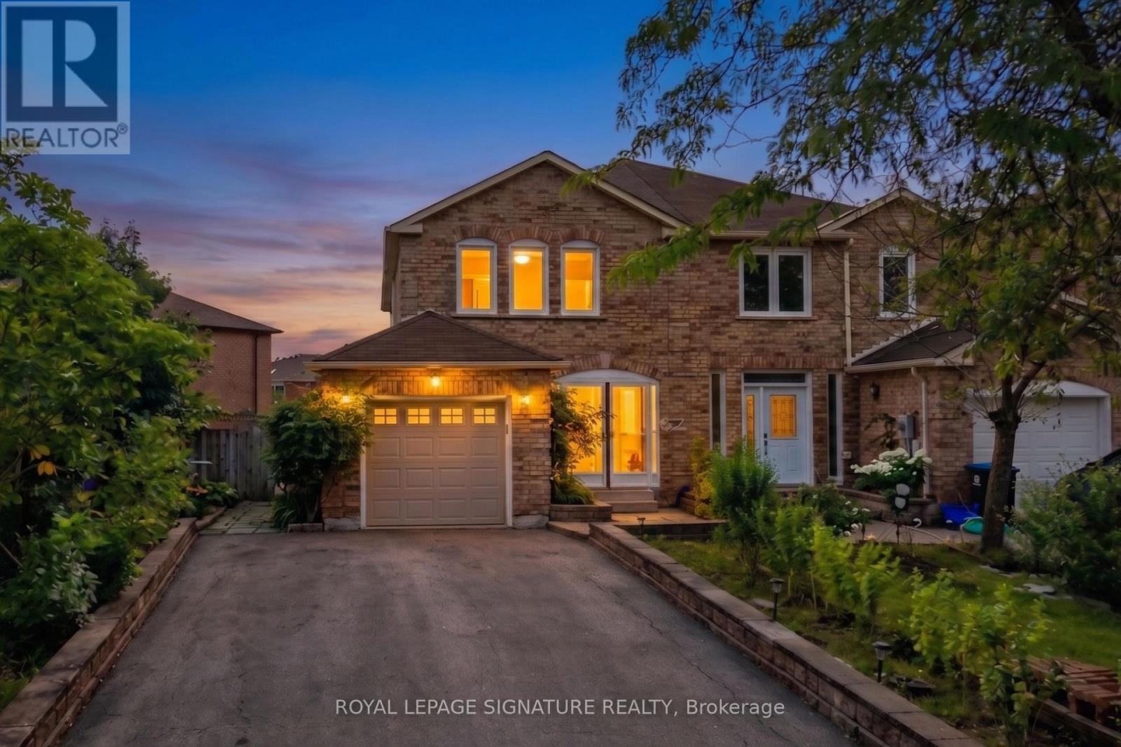 352 Assiniboine Trail, Mississauga, Ontario  L5R 2Y3 - Photo 1 - W13702074