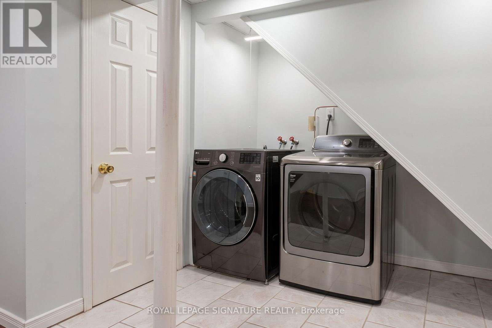 352 Assiniboine Trail, Mississauga, Ontario  L5R 2Y3 - Photo 16 - W13702074