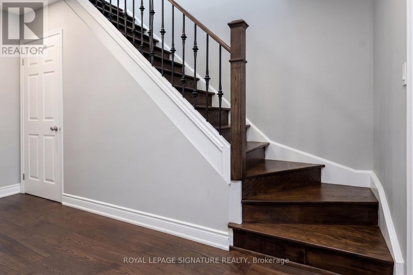 352 Assiniboine Trail, Mississauga, Ontario  L5R 2Y3 - Photo 6 - W13702074