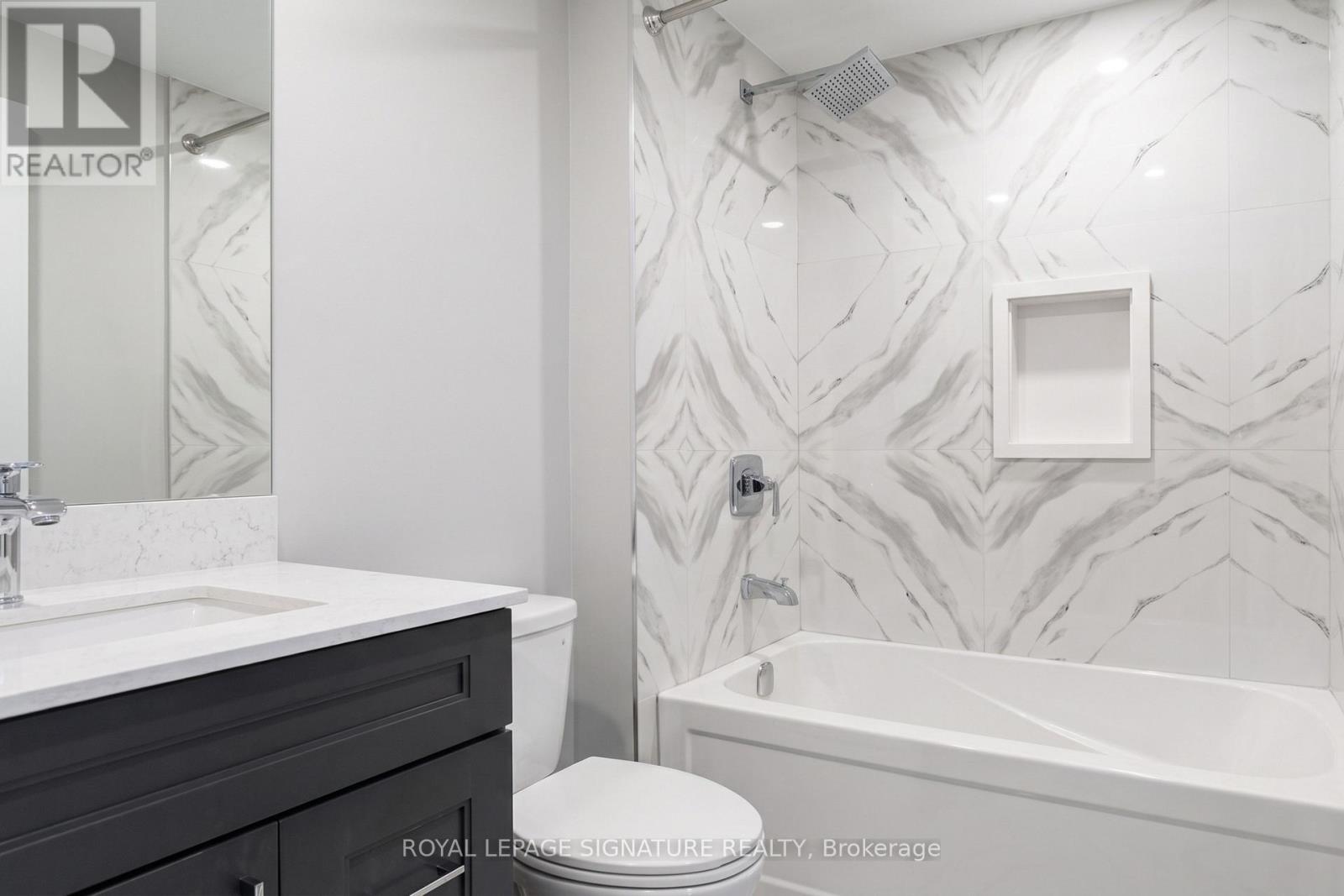 352 Assiniboine Trail, Mississauga, Ontario  L5R 2Y3 - Photo 9 - W13702074